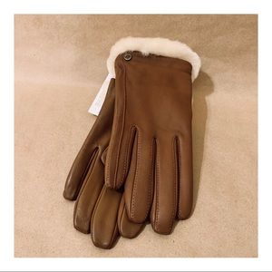 UGG CLASSIC LEATHER SHORTY TECH GLOVE